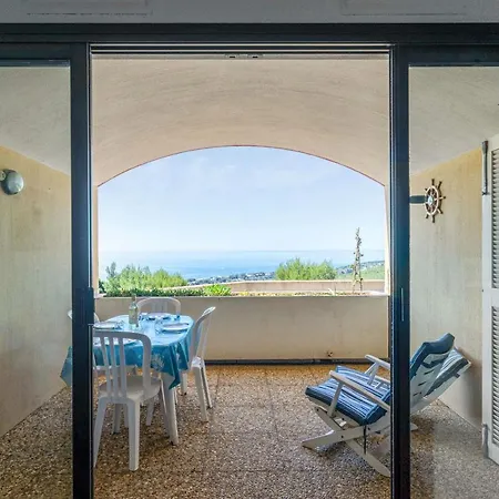Holiday home Charming Bungalow With Terrace Garage And Pool In - Welkeys