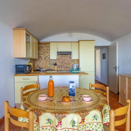 Charming Bungalow With Terrace Garage And Pool In - Welkeys Holiday home *