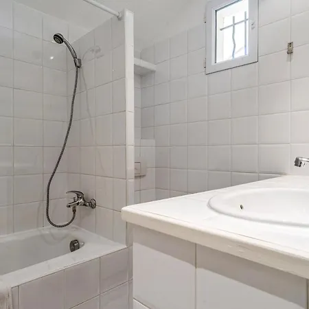 Charming Bungalow With Terrace Garage And Pool In - Welkeys Cassis