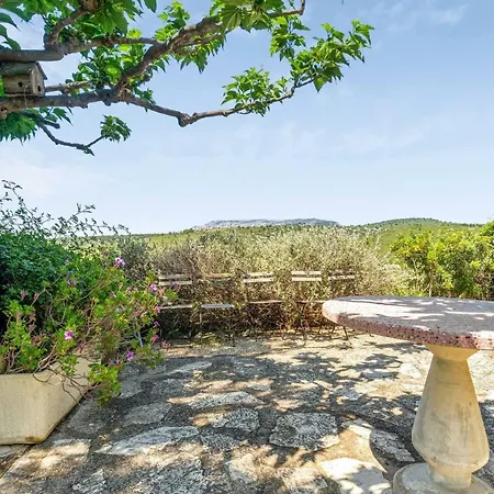 Charming Bungalow With Terrace Garage And Pool In - Welkeys Cassis