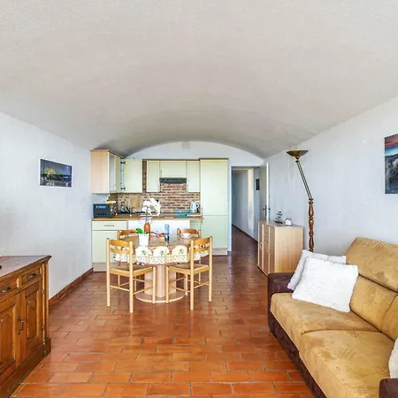 Charming Bungalow With Terrace Garage And Pool In - Welkeys Holiday home *