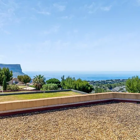 Charming Bungalow With Terrace Garage And Pool In - Welkeys *