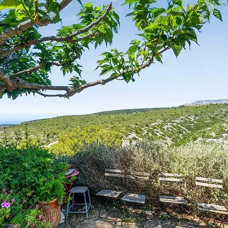 Holiday home Charming Bungalow With Terrace Garage And Pool In - Welkeys